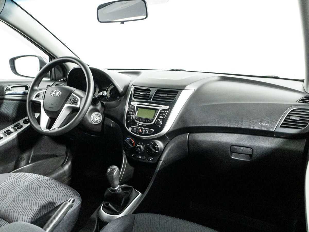 Hyundai Solaris б/у, 2013, Механическая. Фото: #8