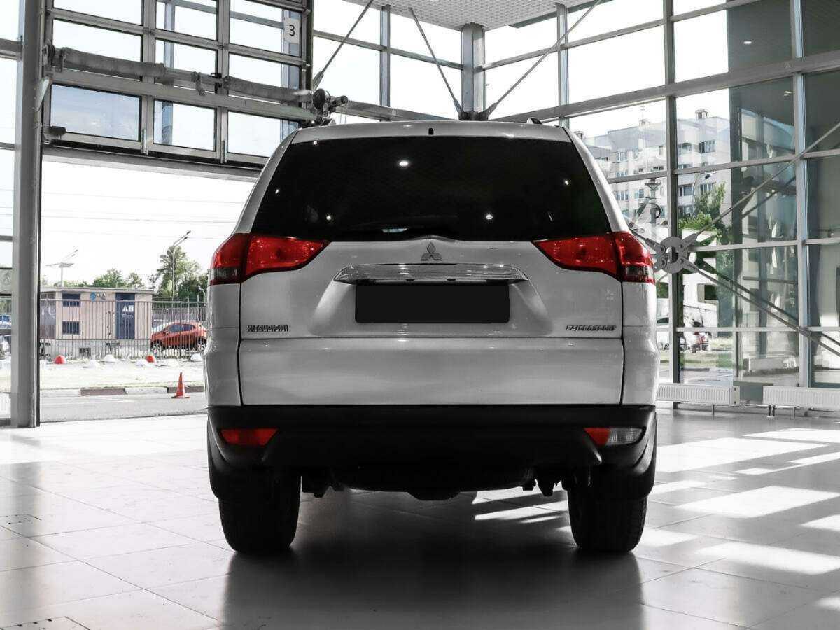 Mitsubishi Pajero Sport б/у, 2015, Автоматическая. Фото: #4