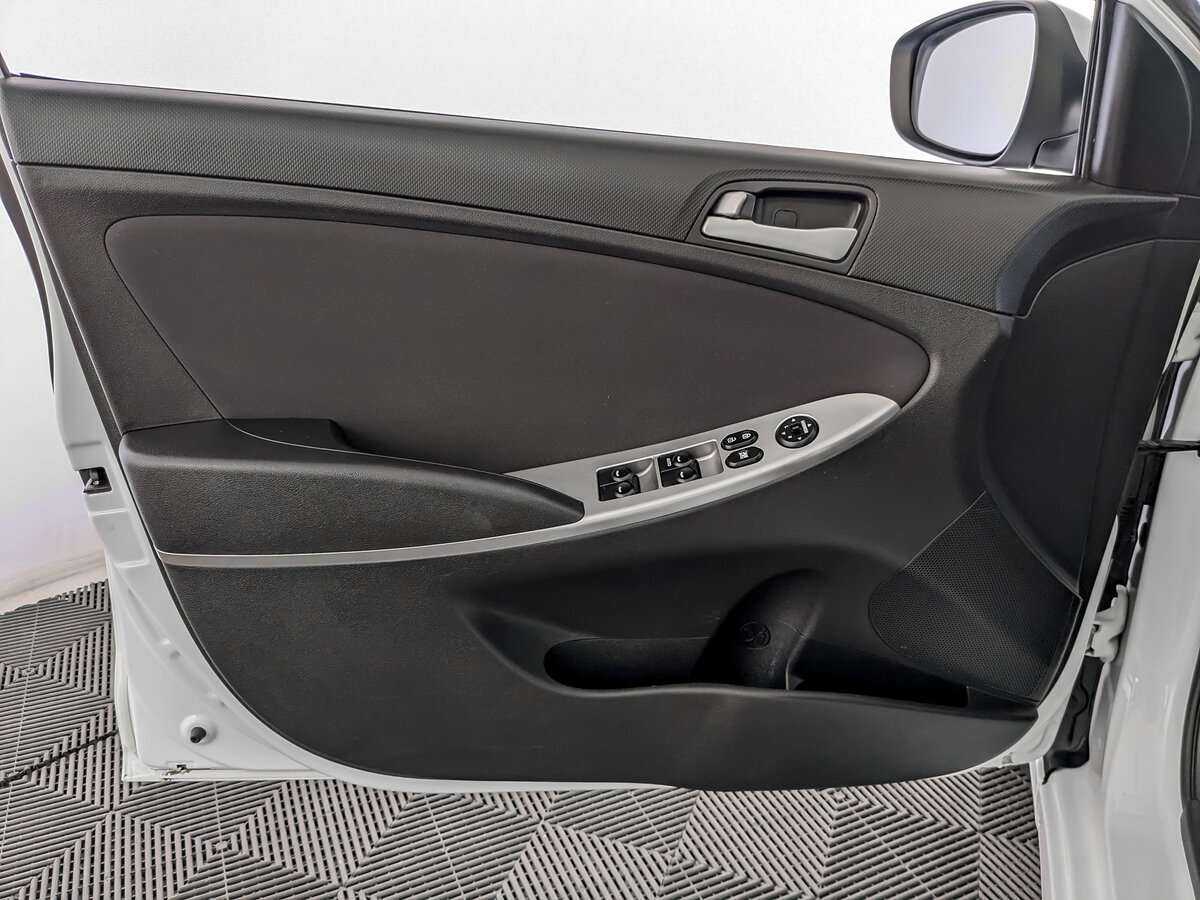 Hyundai Solaris б/у, 2015, Автоматическая. Фото: #12