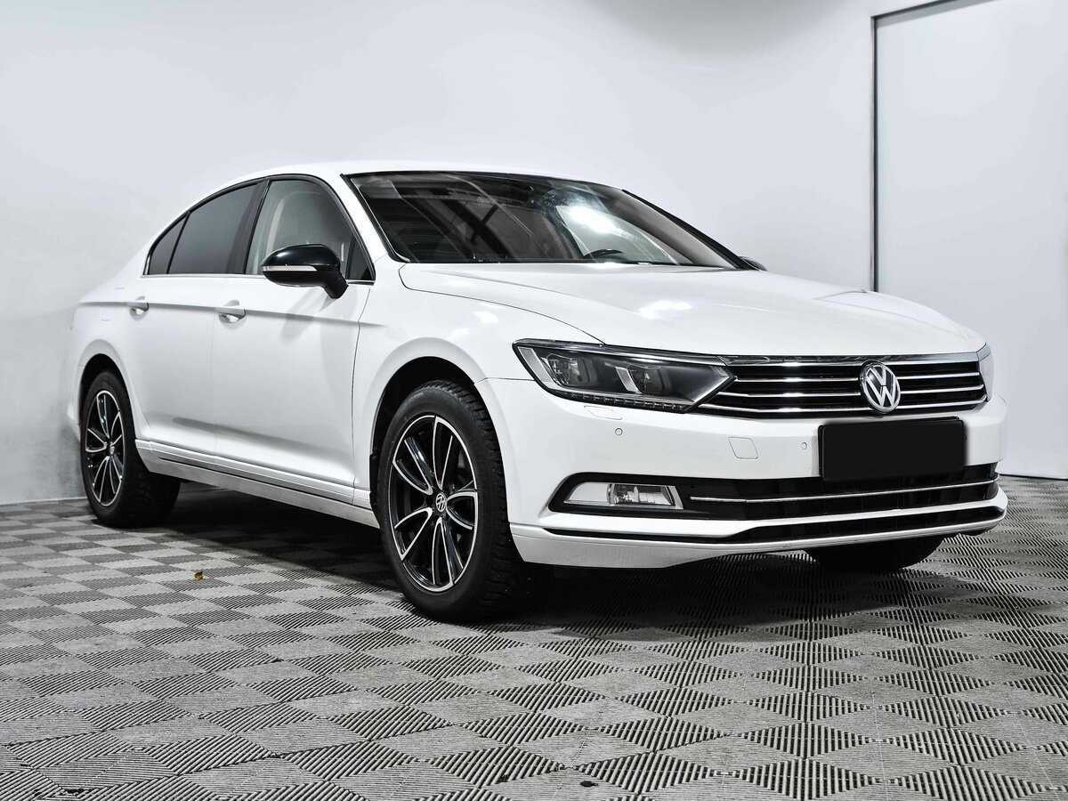 Volkswagen Passat б/у, 2015, Роботизированная. Фото: #2