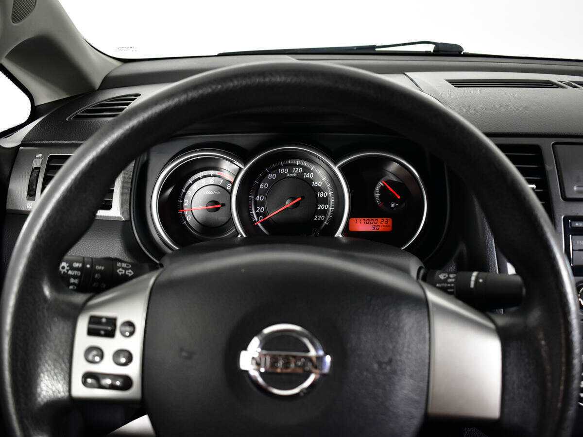 Nissan Tiida б/у, 2013, Механическая. Фото: #10