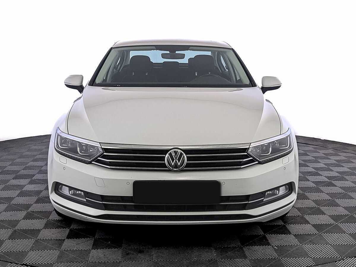 Volkswagen Passat б/у, 2019, Роботизированная. Фото: #1
