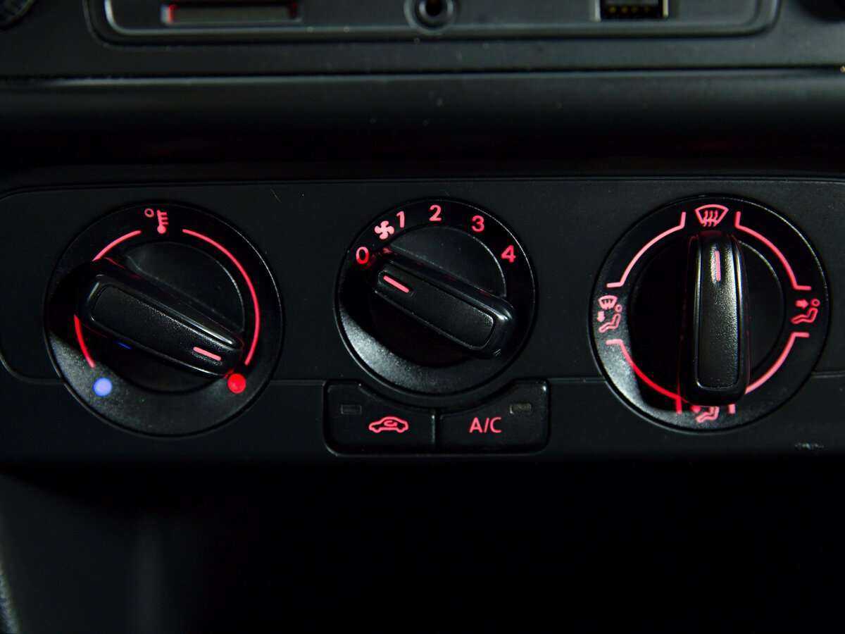 Volkswagen Polo б/у, 2019, Механическая. Фото: #12