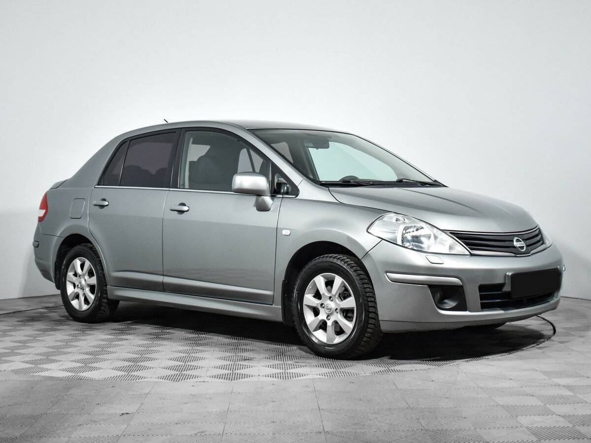 Nissan Tiida б/у, 2013, Механическая. Фото: #2