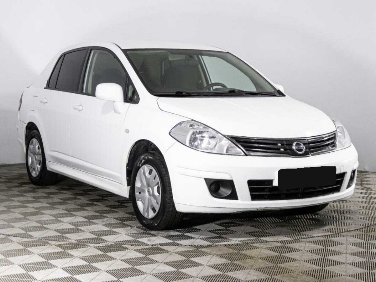Nissan Tiida б/у, 2013, Механическая. Фото: #2