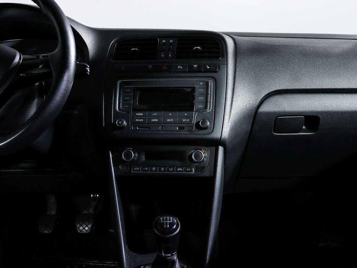 Volkswagen Polo б/у, 2016, Механическая. Фото: #9