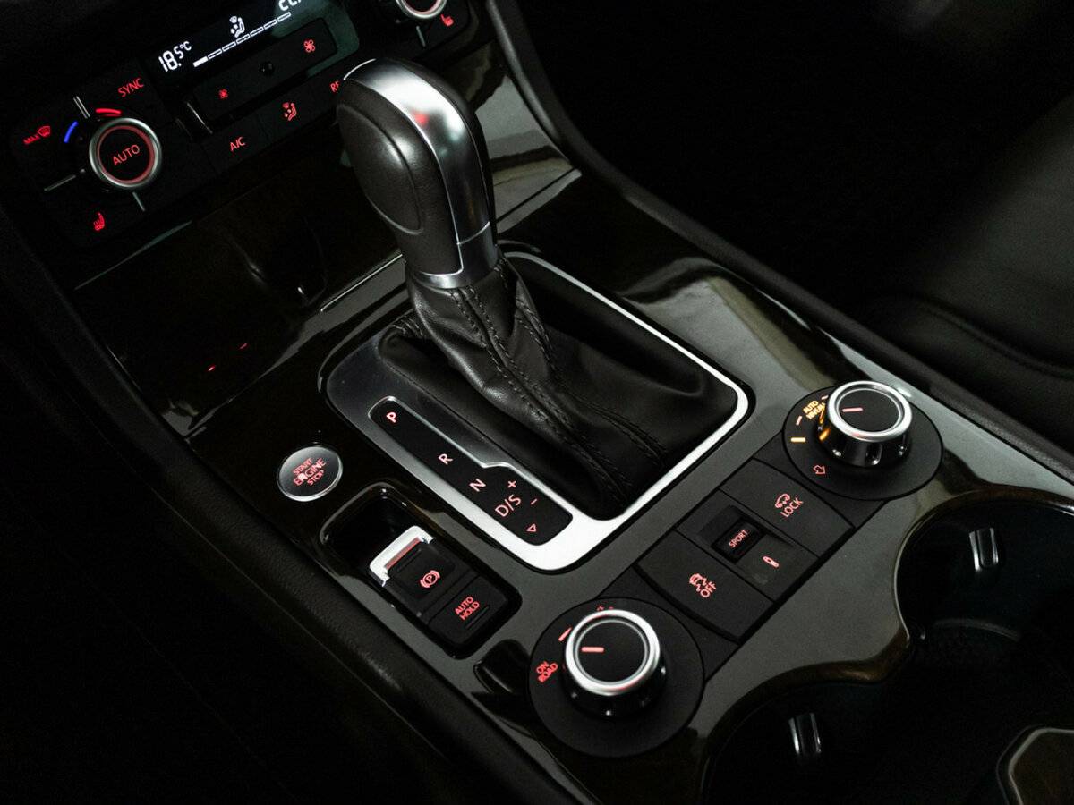 Volkswagen Touareg б/у, 2014, Автоматическая. Фото: #15