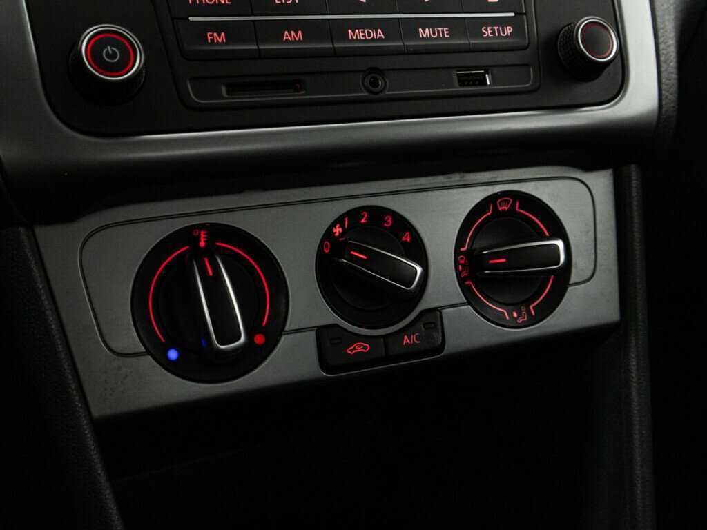 Volkswagen Polo б/у, 2016, Механическая. Фото: #15