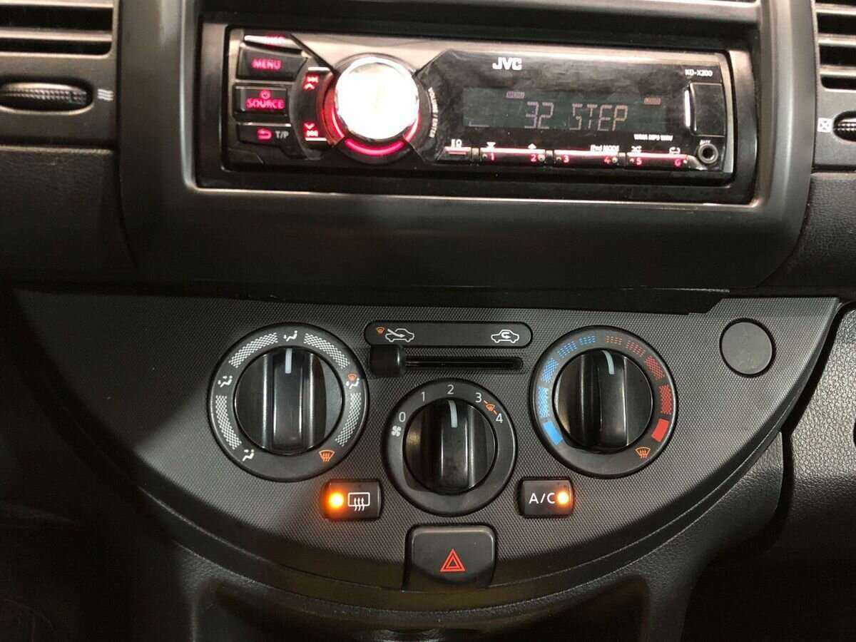 Nissan Note б/у, 2013, Механическая. Фото: #13