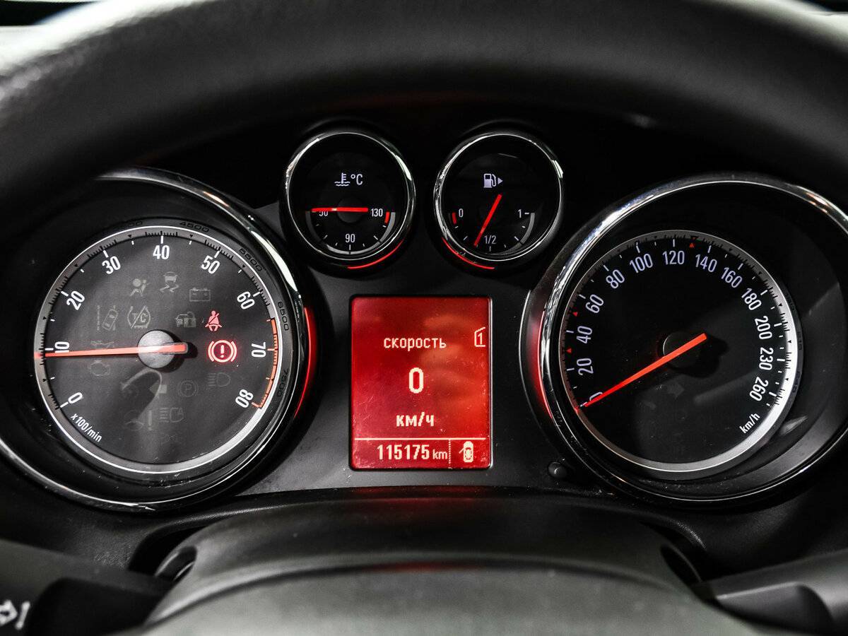 Opel Astra б/у, 2013, Механическая. Фото: #9