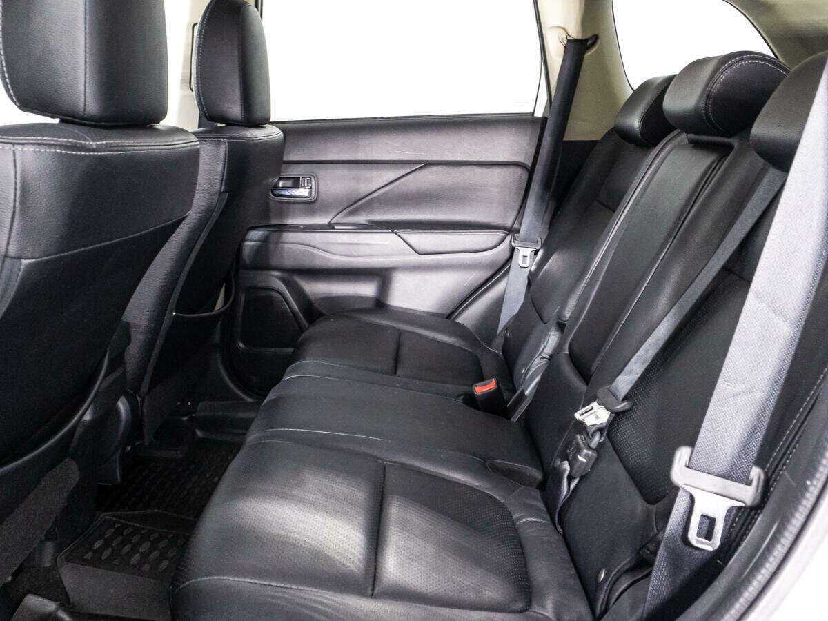 Mitsubishi Outlander б/у, 2017, Вариатор. Фото: #9