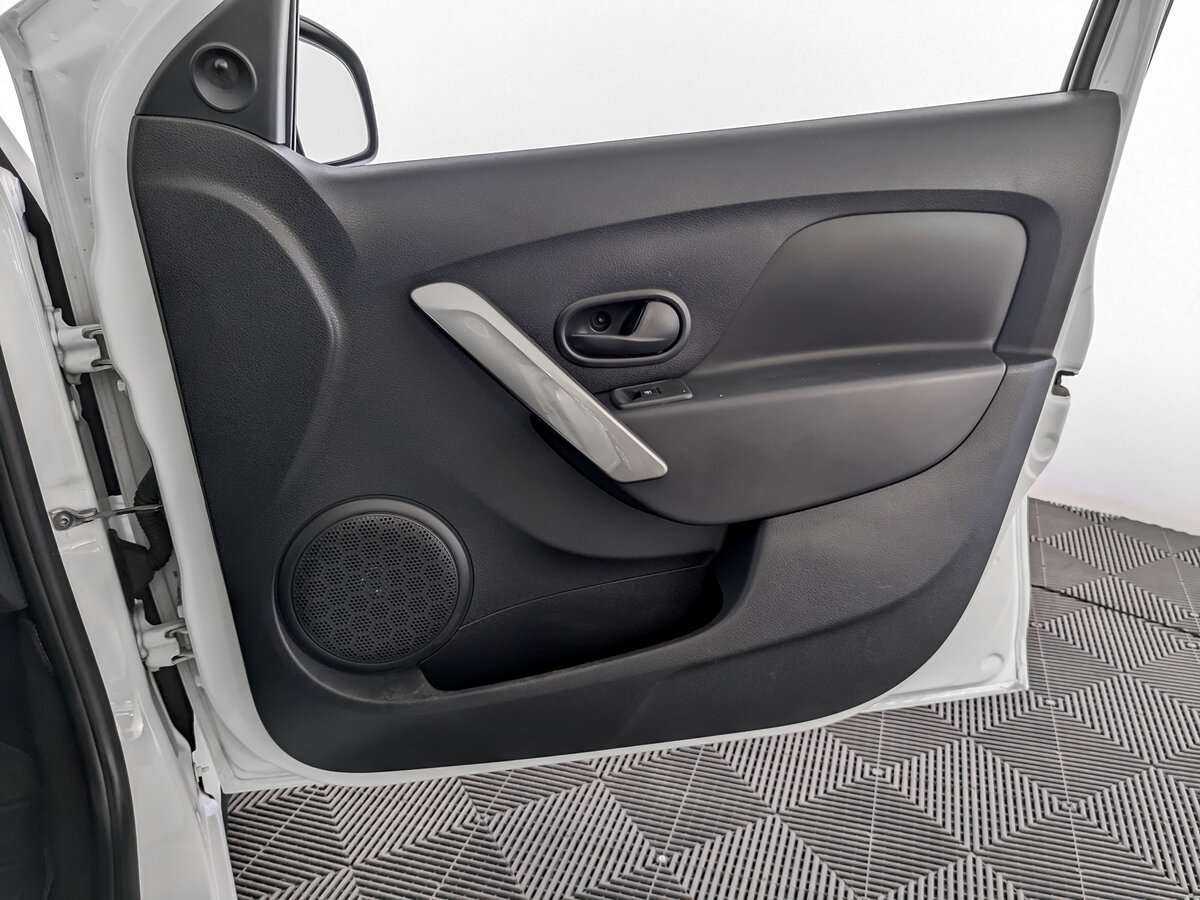 Renault Sandero б/у, 2016, Механическая. Фото: #16