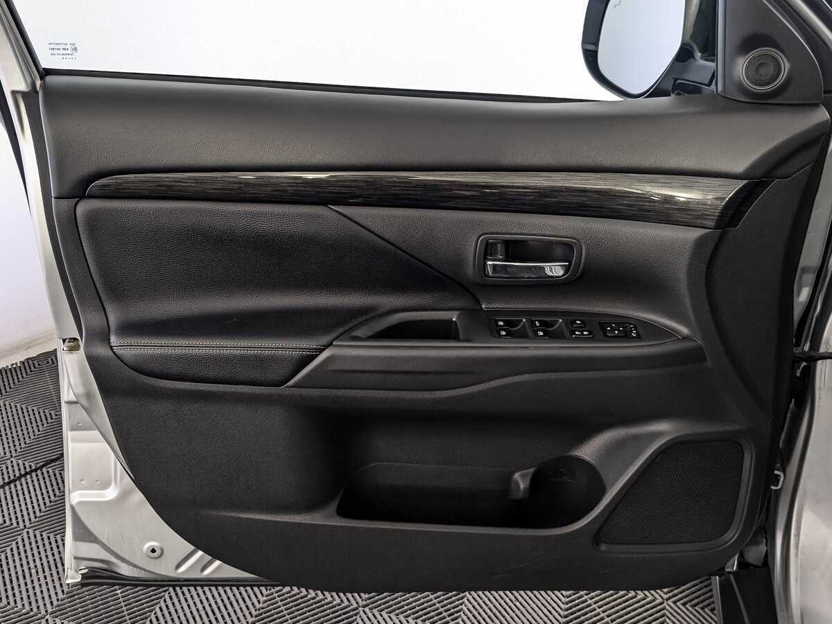 Mitsubishi Outlander б/у, 2017, Вариатор. Фото: #13