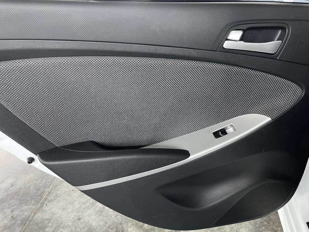 Hyundai Solaris б/у, 2013, Механическая. Фото: #18