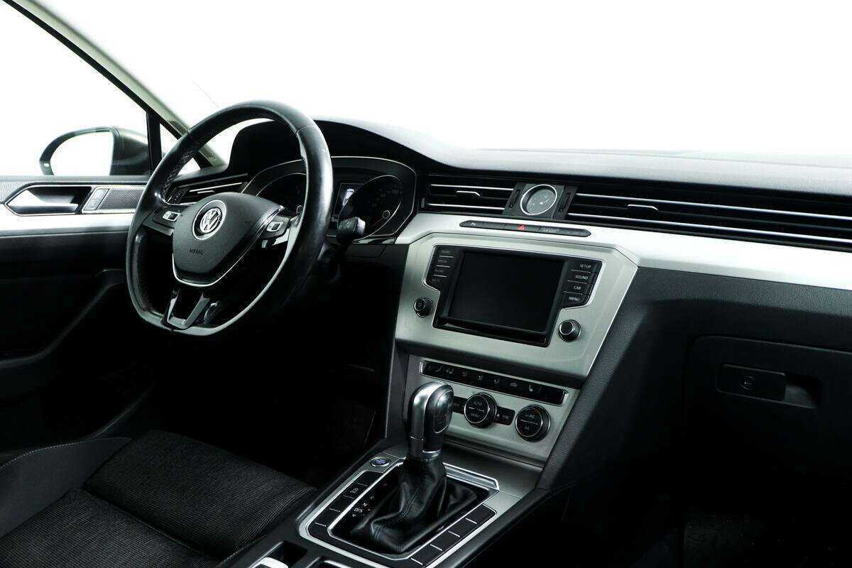 Volkswagen Passat б/у, 2016, Роботизированная. Фото: #8