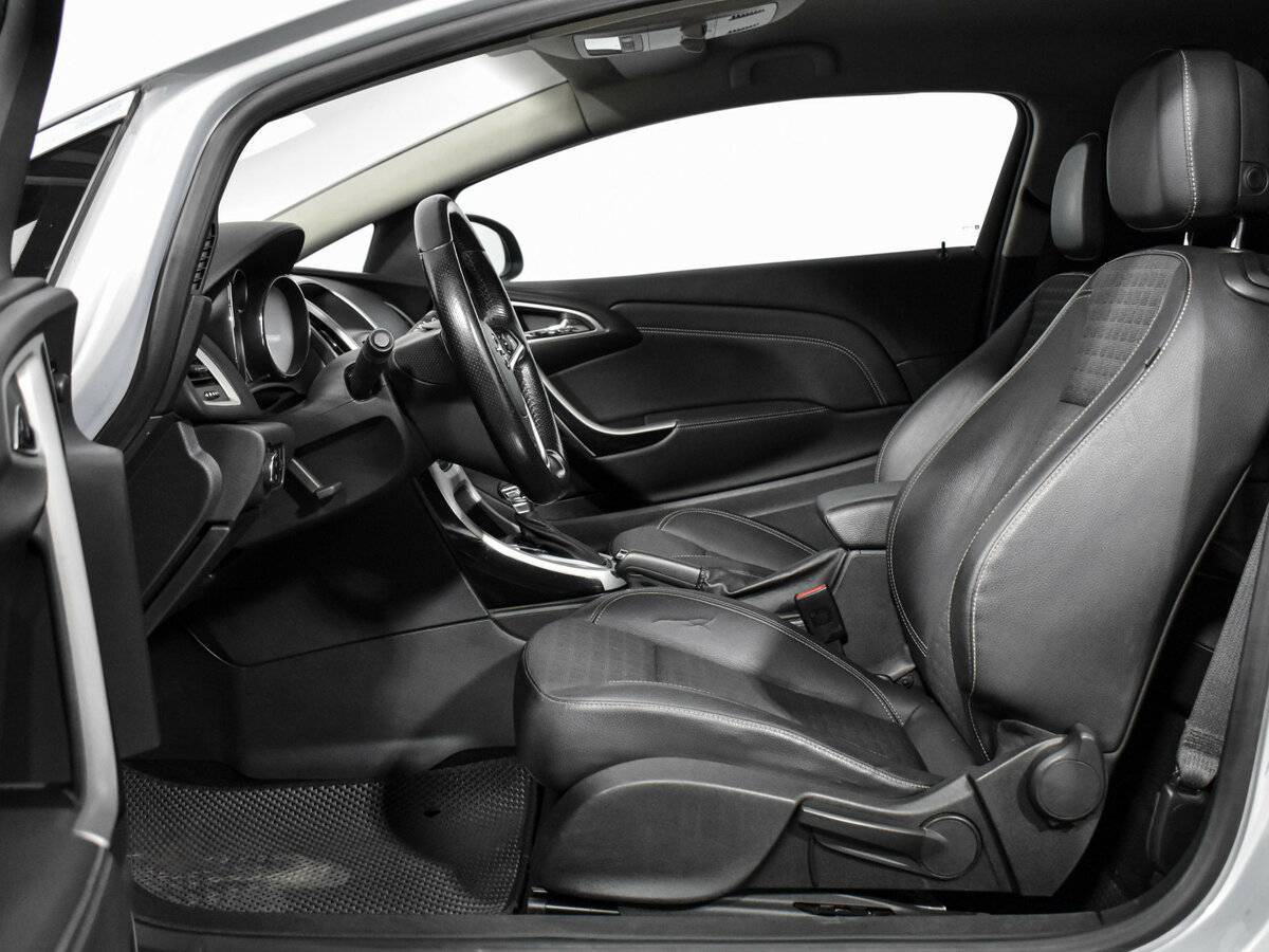 Opel Astra б/у, 2012, Автоматическая. Фото: #9