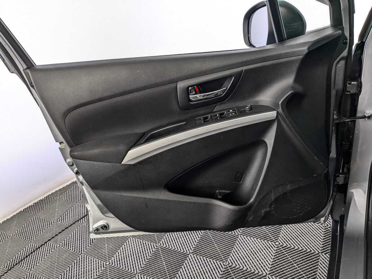 Suzuki SX4 б/у, 2014, Механическая. Фото: #14