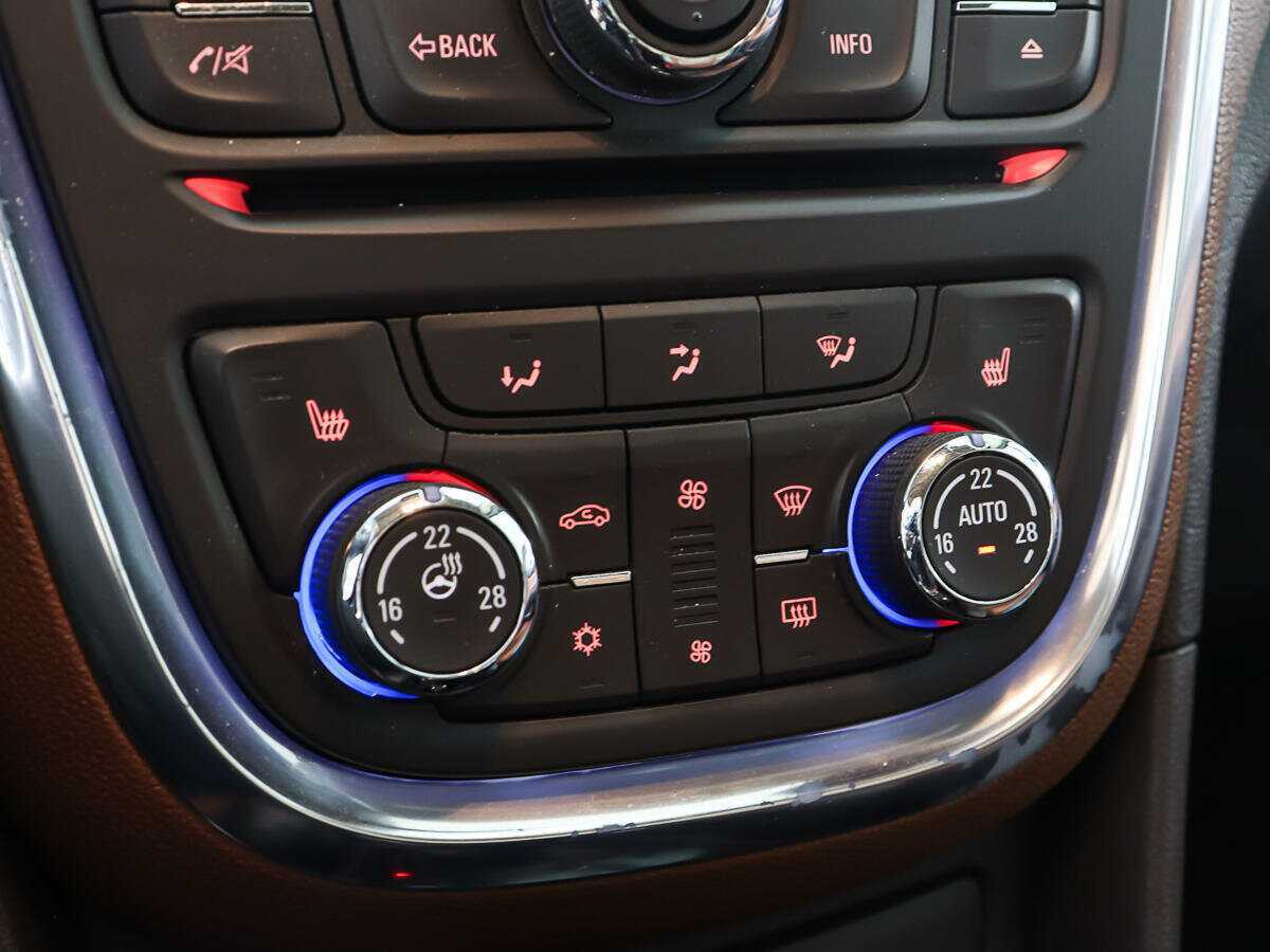 Opel Mokka б/у, 2012, Автоматическая. Фото: #17