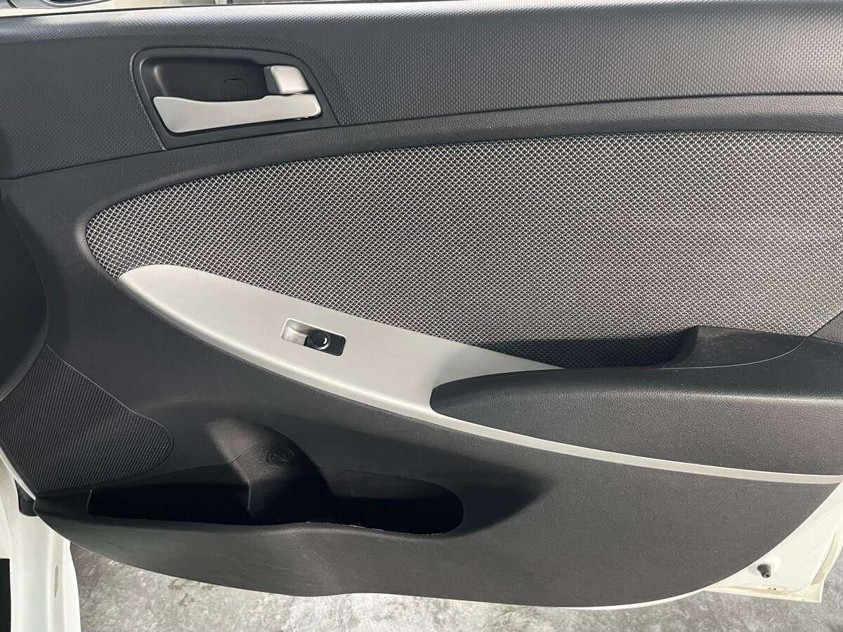 Hyundai Solaris б/у, 2013, Механическая. Фото: #20