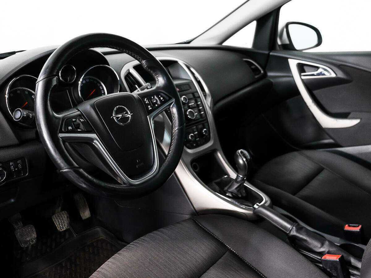 Opel Astra б/у, 2012, Механическая. Фото: #8