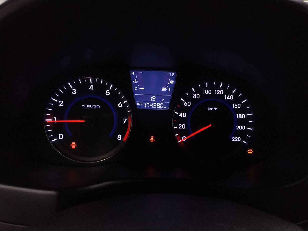 Hyundai Solaris б/у, 2013, Механическая. Фото: #12