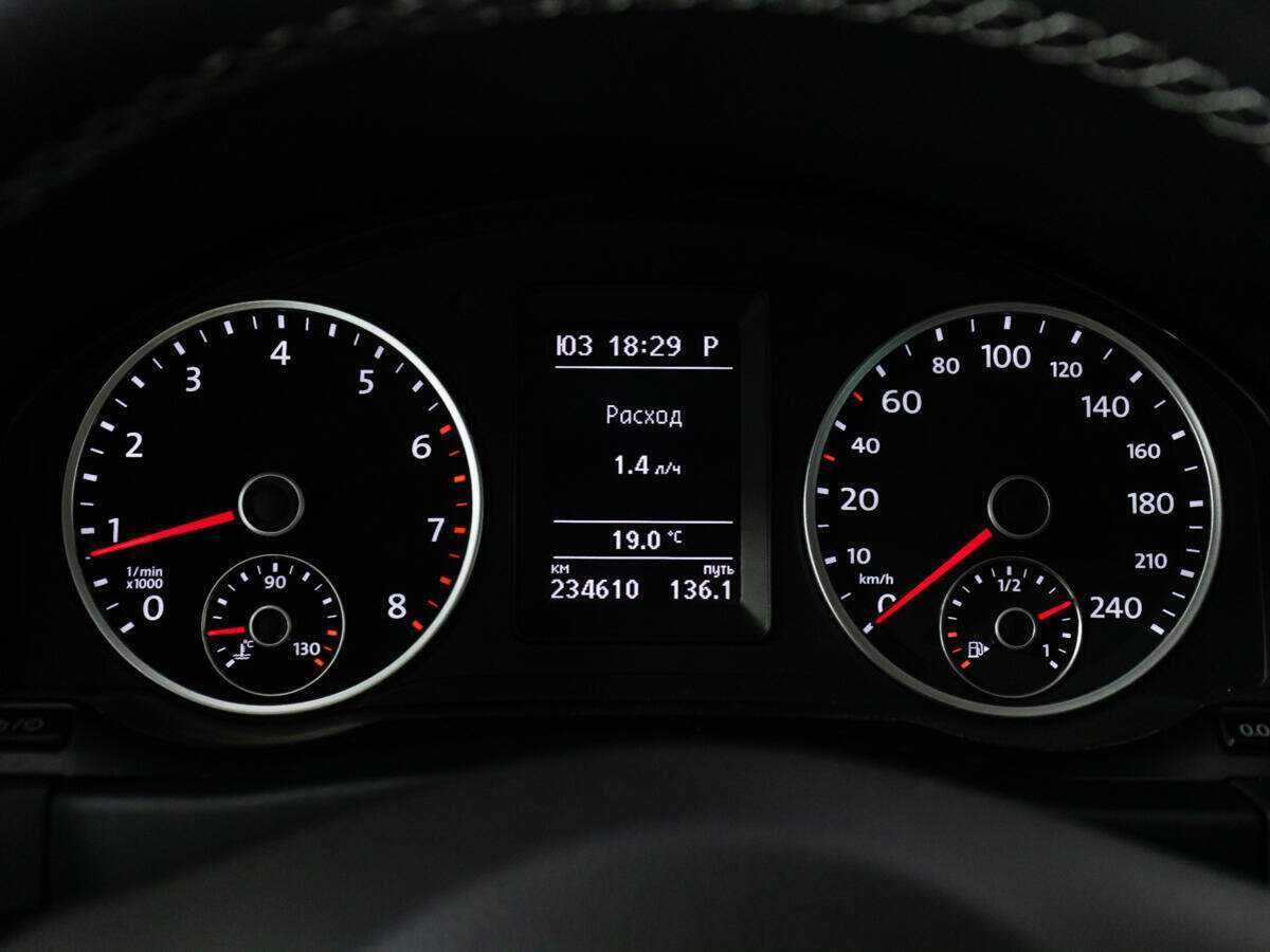 Volkswagen Tiguan б/у, 2015, Автоматическая. Фото: #11