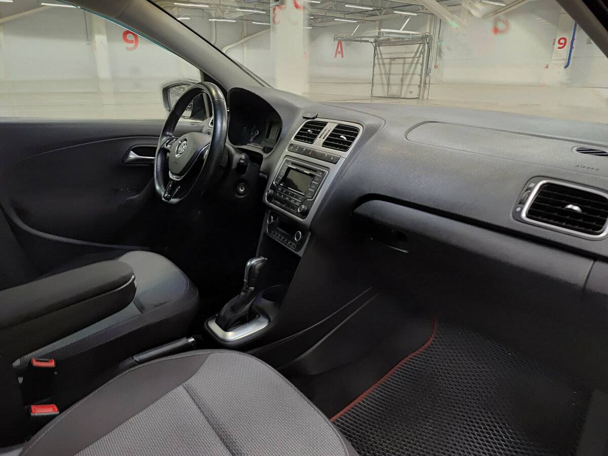 Volkswagen Polo б/у, 2016, Роботизированная. Фото: #9