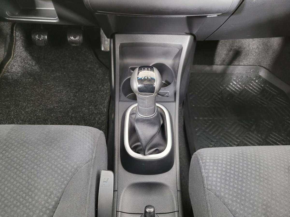 Nissan Tiida б/у, 2013, Механическая. Фото: #12