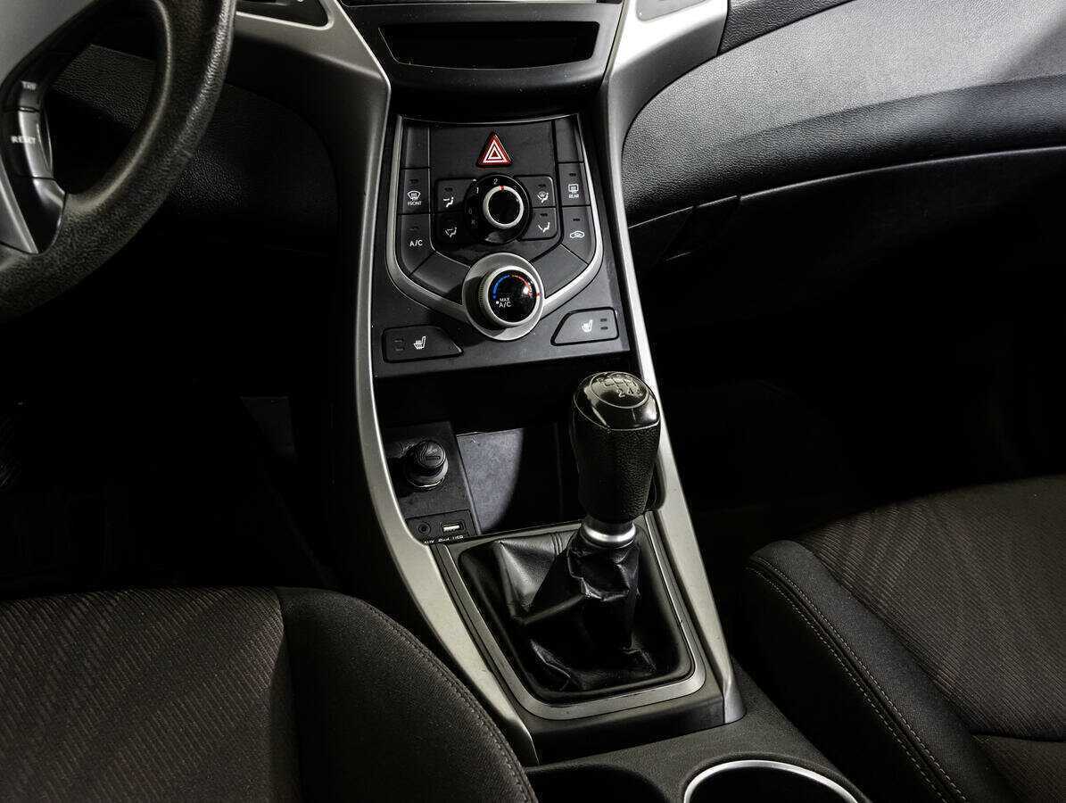 Hyundai Elantra б/у, 2015, Механическая. Фото: #11