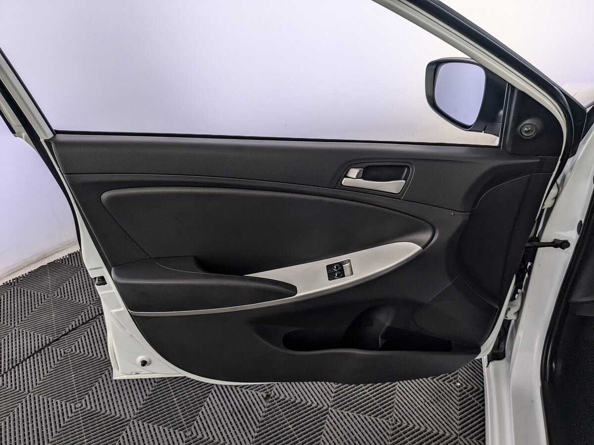 Hyundai Solaris б/у, 2014, Механическая. Фото: #14