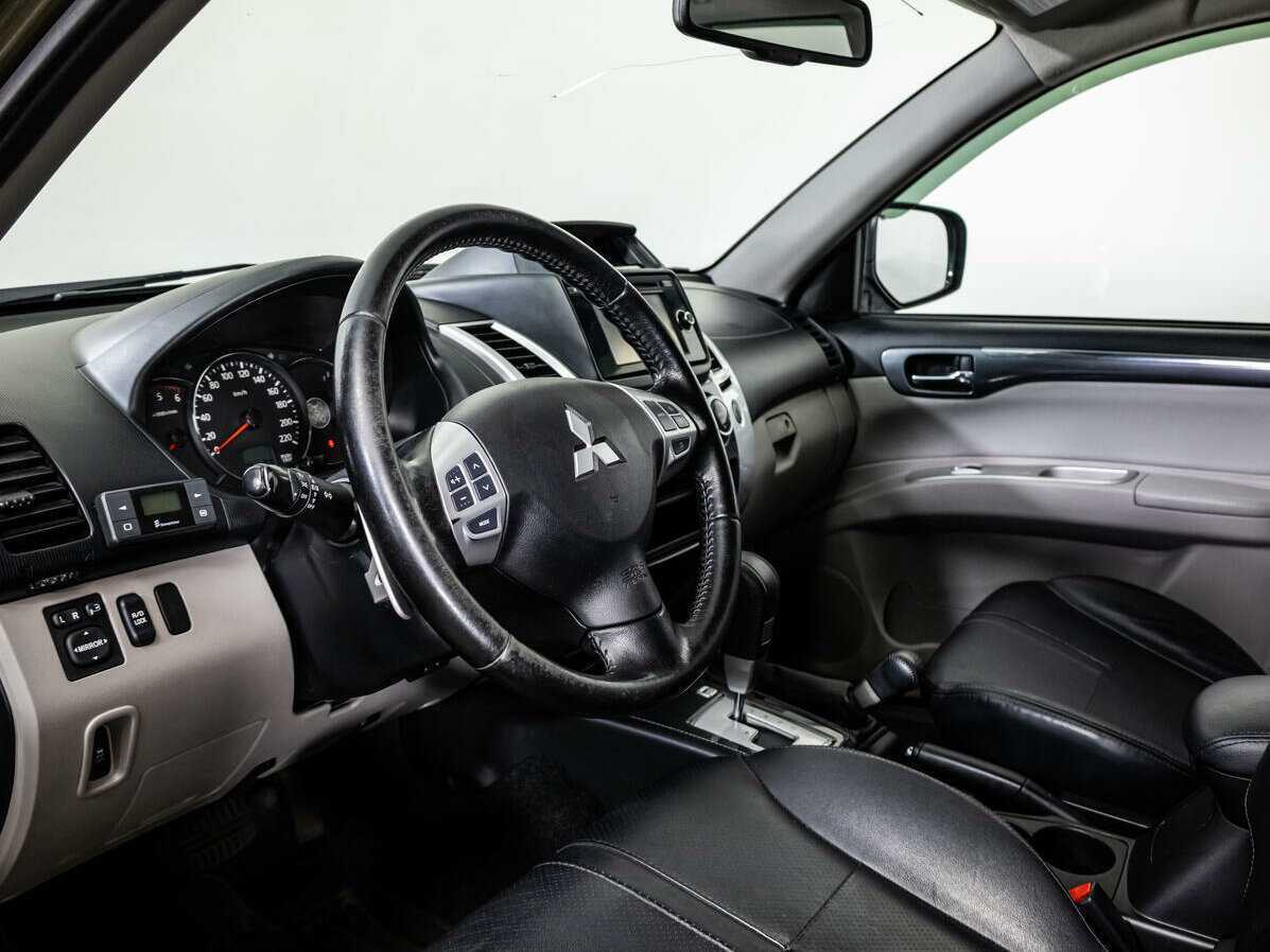 Mitsubishi Pajero Sport б/у, 2015, Автоматическая. Фото: #10