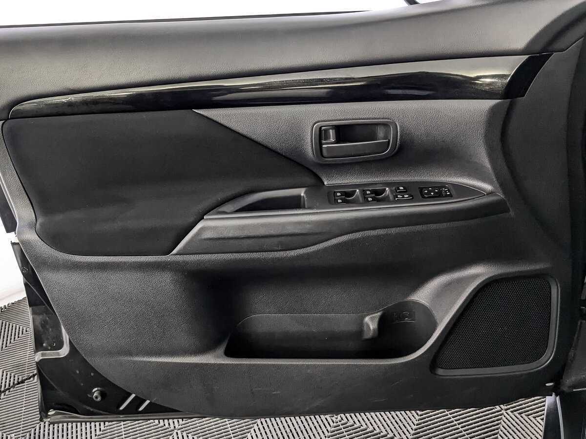 Mitsubishi Outlander б/у, 2018, Вариатор. Фото: #14