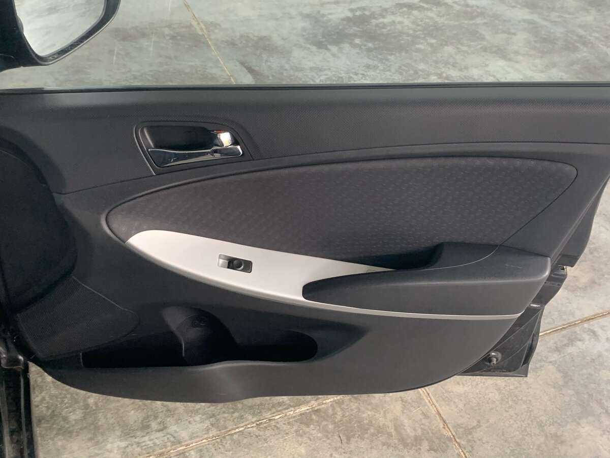 Hyundai Solaris б/у, 2012, Автоматическая. Фото: #18