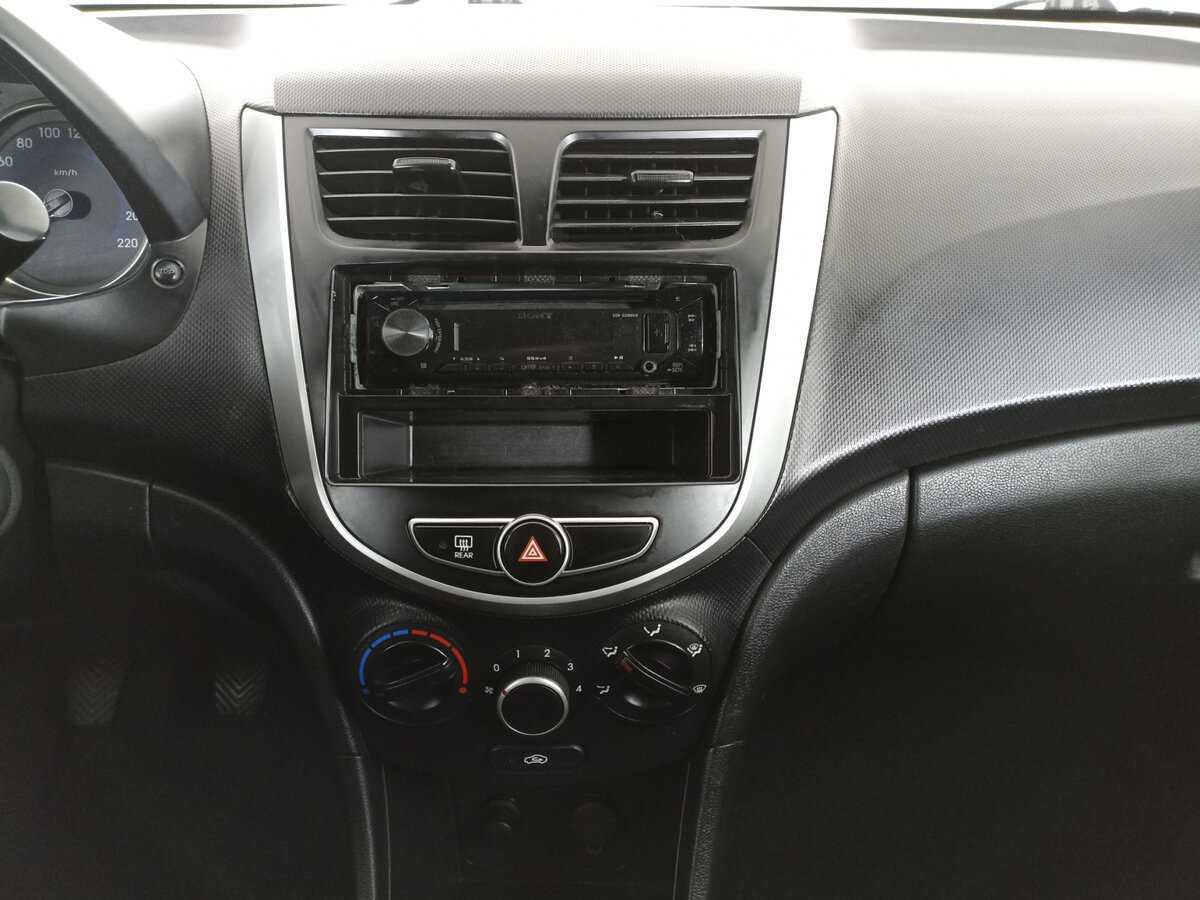 Hyundai Solaris б/у, 2013, Механическая. Фото: #9