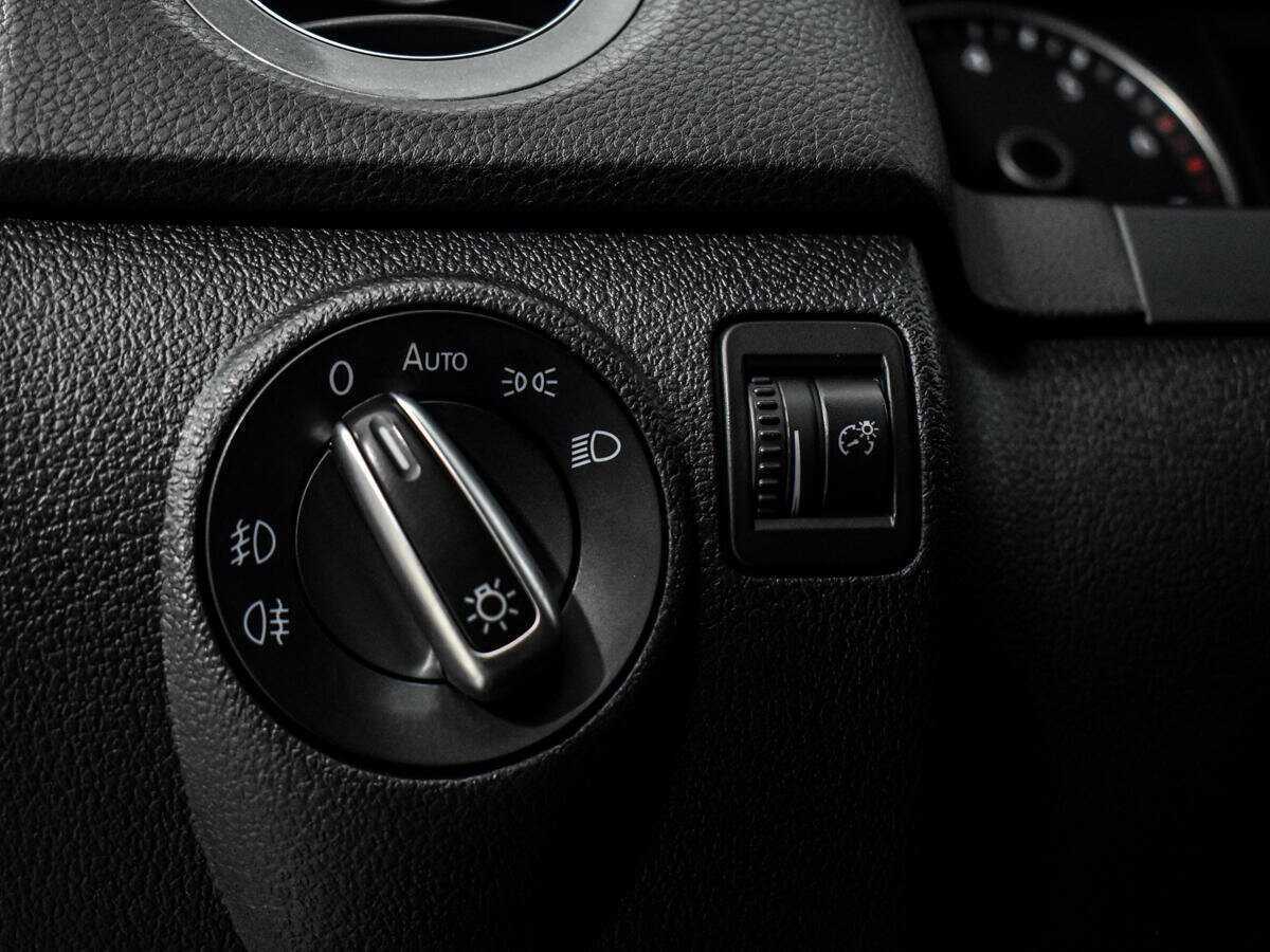 Volkswagen Tiguan б/у, 2012, Автоматическая. Фото: #9