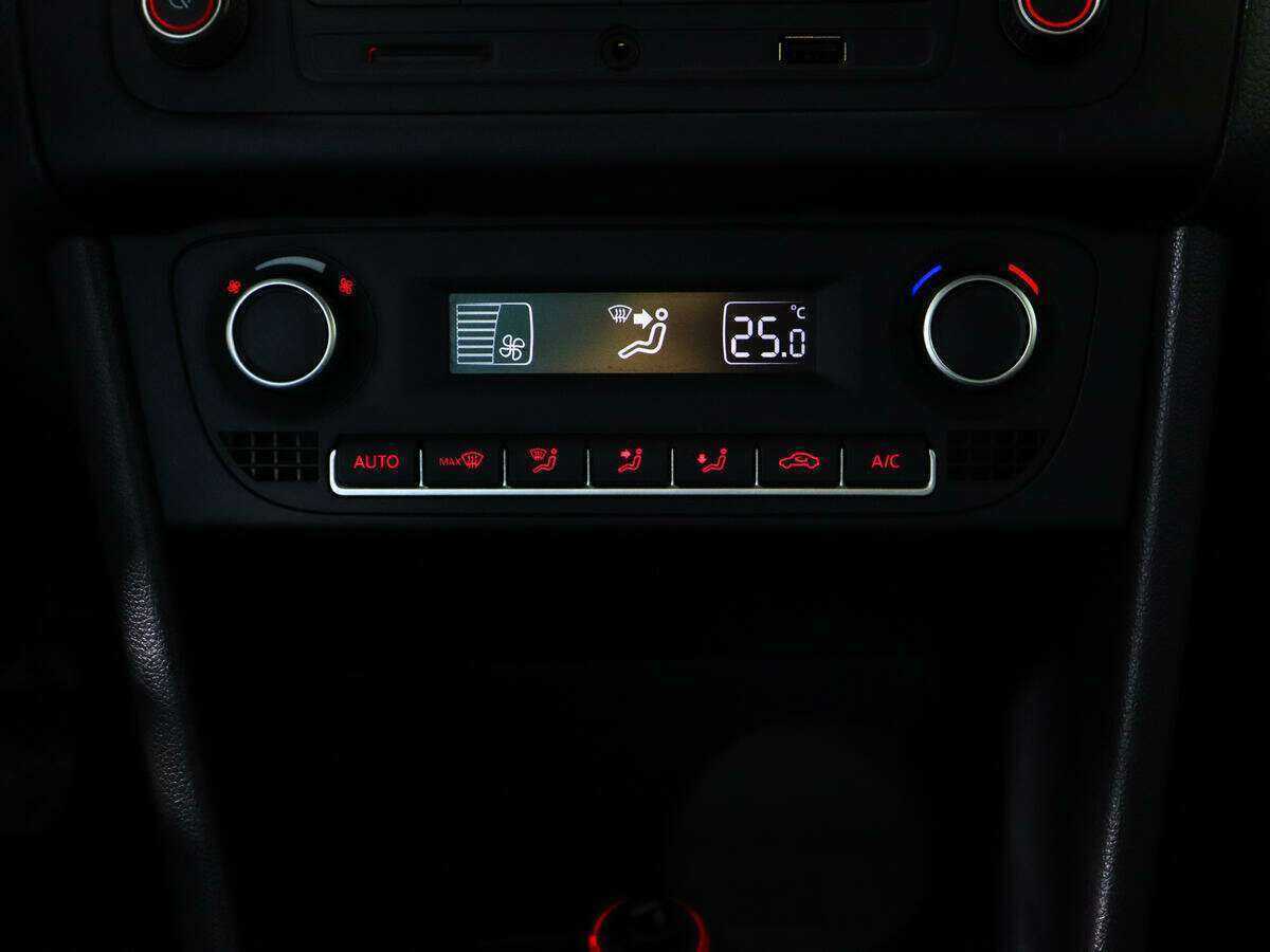 Volkswagen Polo б/у, 2016, Механическая. Фото: #12