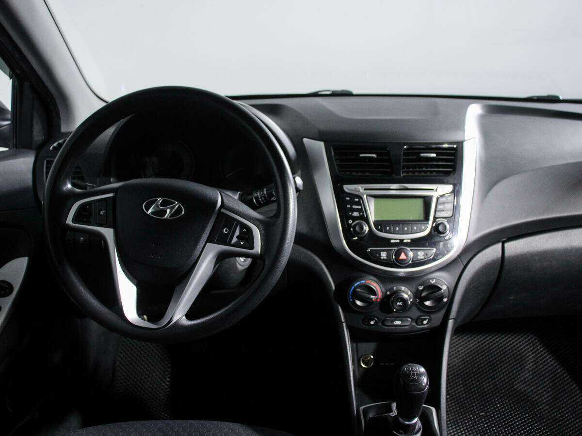 Hyundai Solaris б/у, 2012, Механическая. Фото: #9
