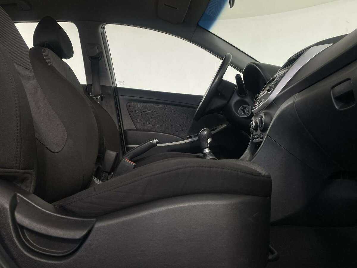 Hyundai Solaris б/у, 2012, Механическая. Фото: #13