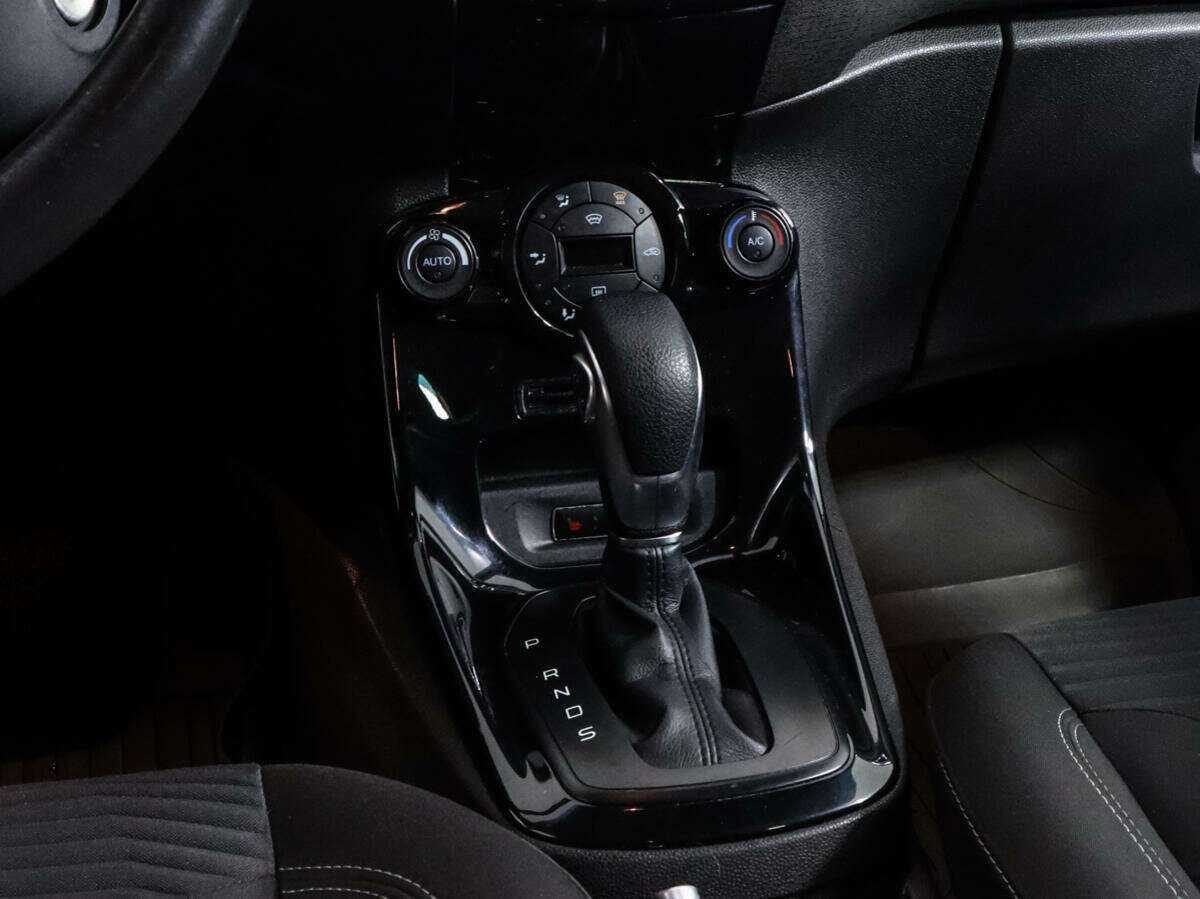 Ford Fiesta б/у, 2015, Роботизированная. Фото: #11