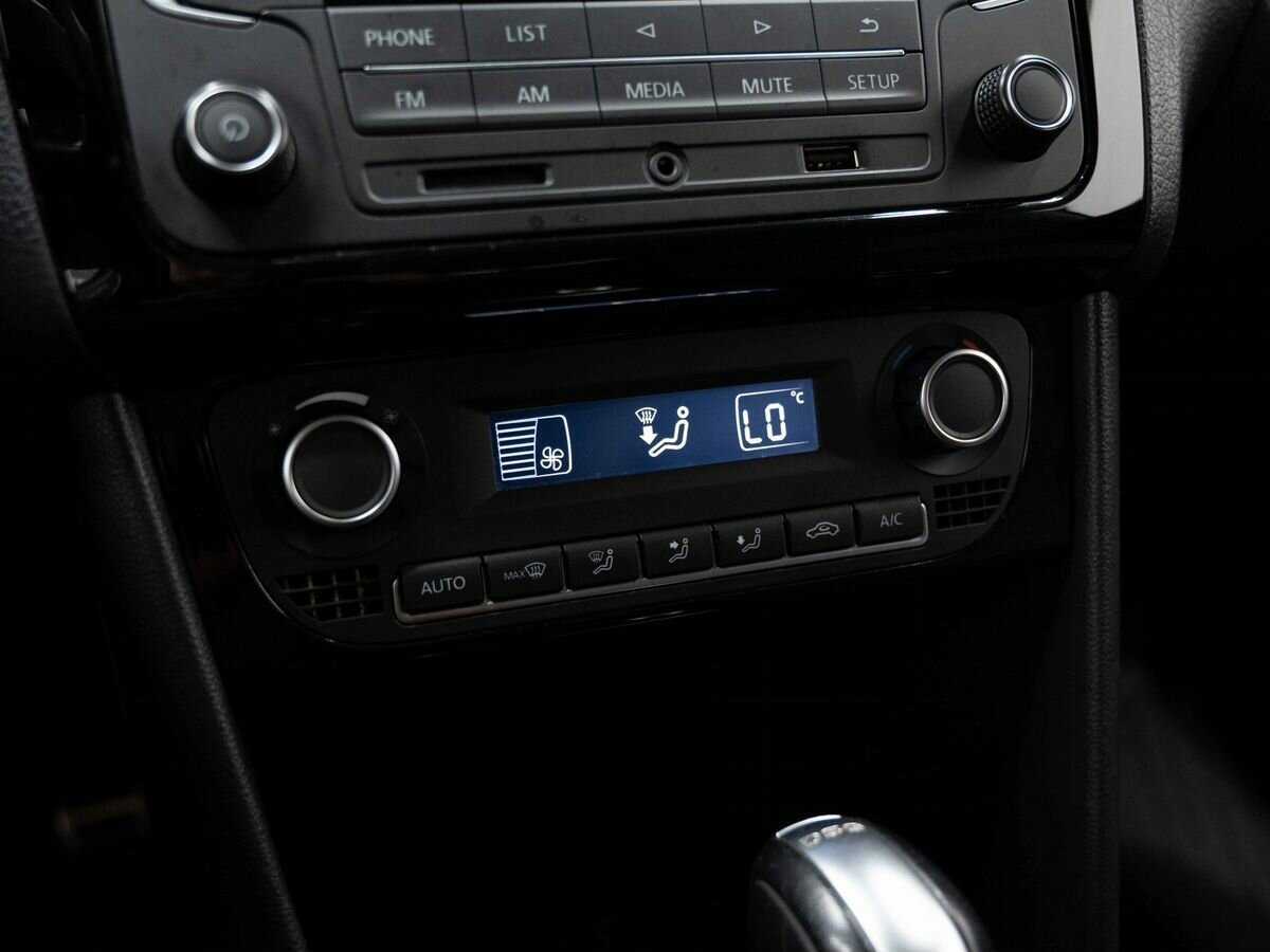 Volkswagen Polo б/у, 2016, Роботизированная. Фото: #17