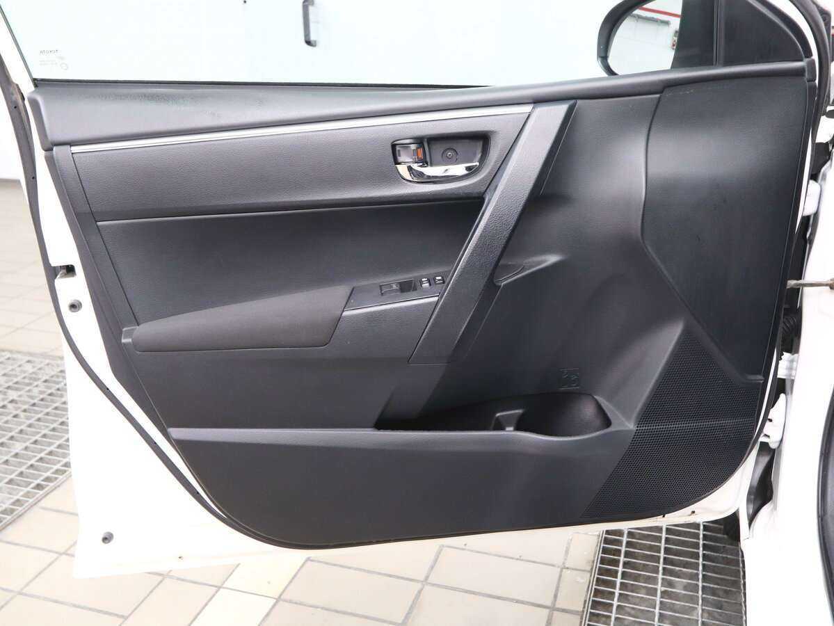 Toyota Corolla б/у, 2014, Механическая. Фото: #5