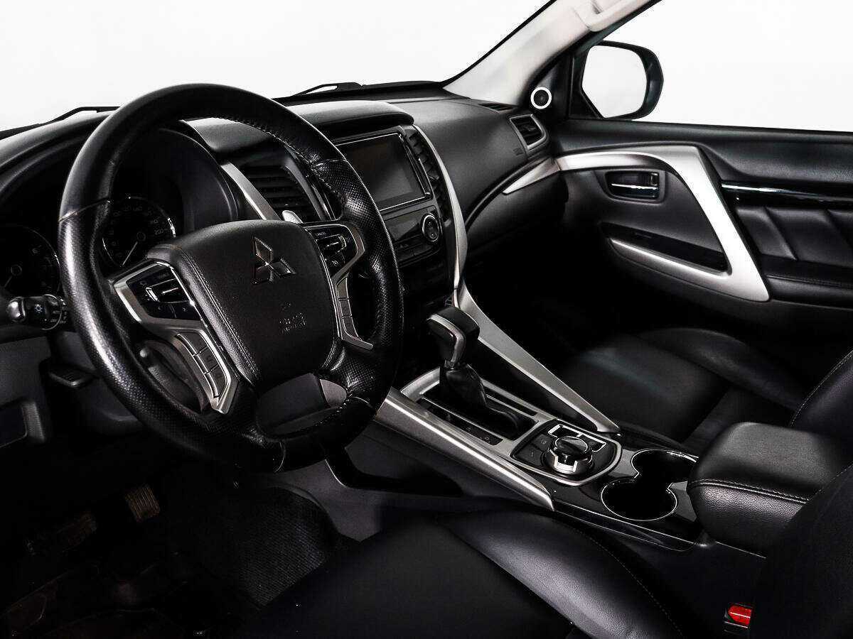 Mitsubishi Pajero Sport б/у, 2016, Автоматическая. Фото: #7