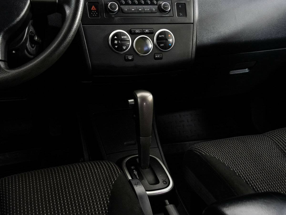 Nissan Tiida б/у, 2013, Автоматическая. Фото: #9