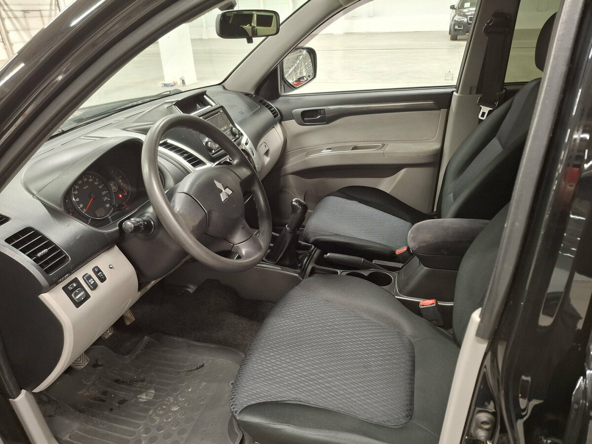 Mitsubishi Pajero Sport б/у, 2014, Механическая. Фото: #15