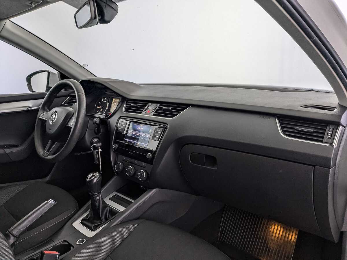 Skoda Octavia б/у, 2017, Механическая. Фото: #8