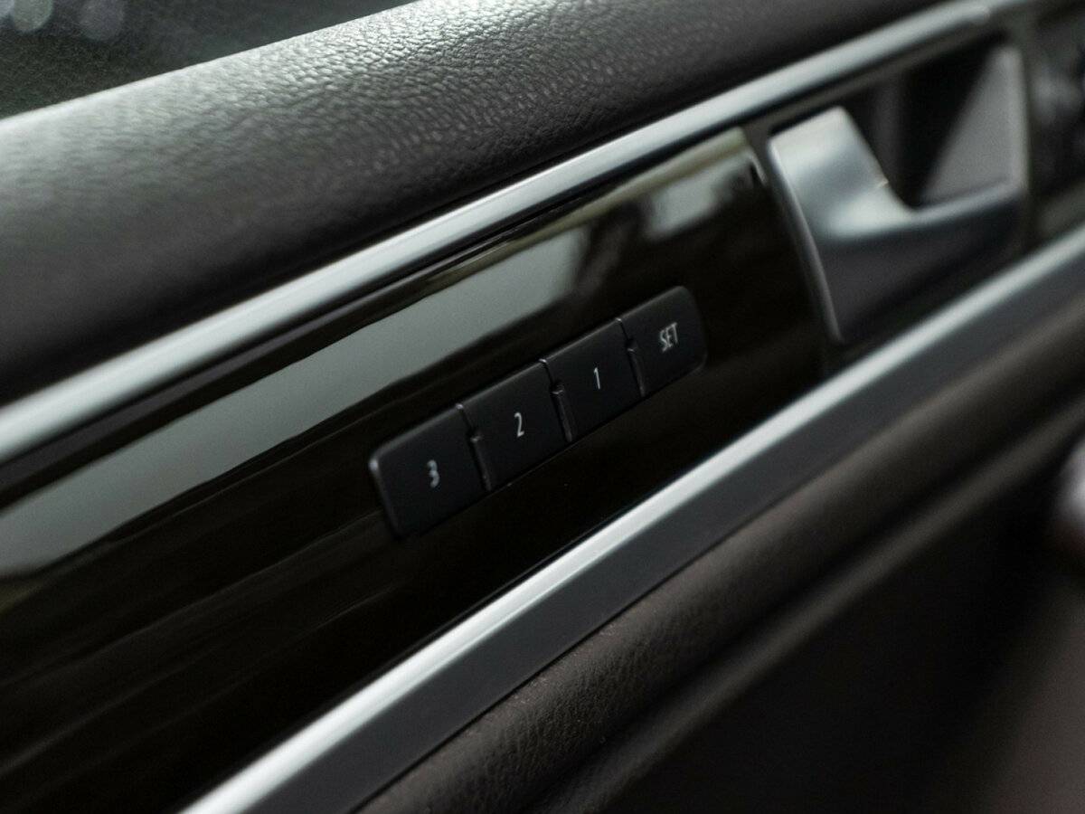 Volkswagen Touareg б/у, 2014, Автоматическая. Фото: #12