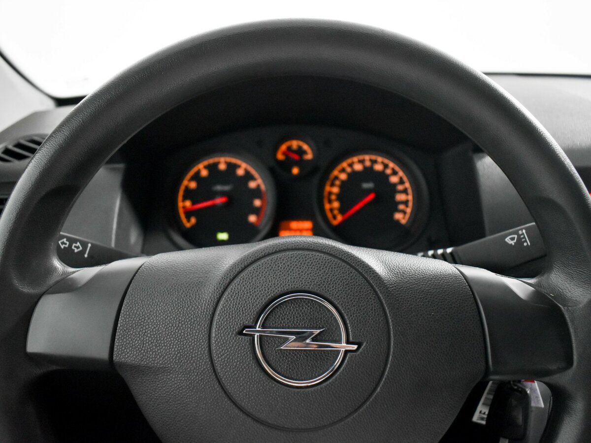 Opel Astra б/у, 2013, Механическая. Фото: #12