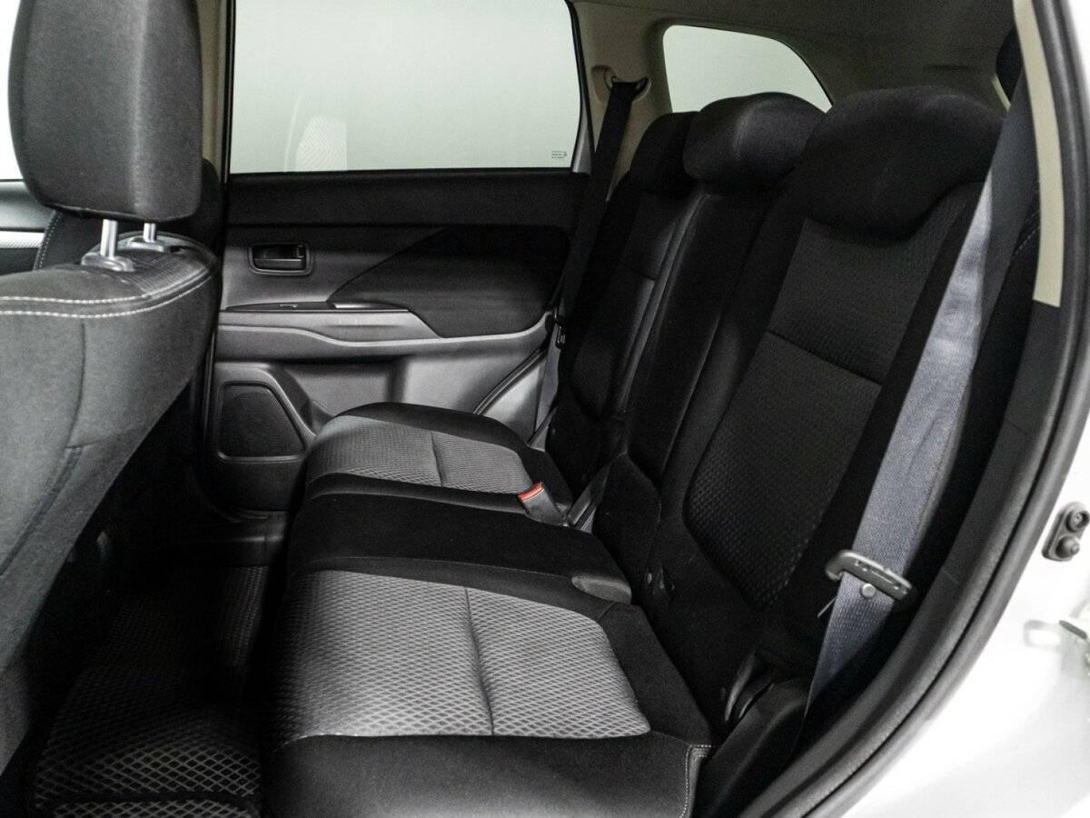Mitsubishi Outlander б/у, 2017, Вариатор. Фото: #9