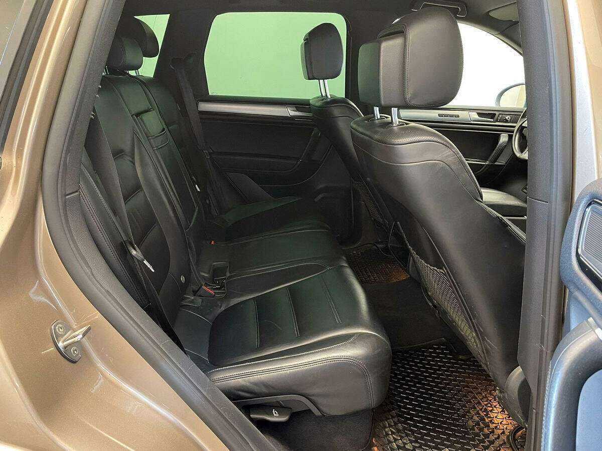 Volkswagen Touareg б/у, 2015, Автоматическая. Фото: #6