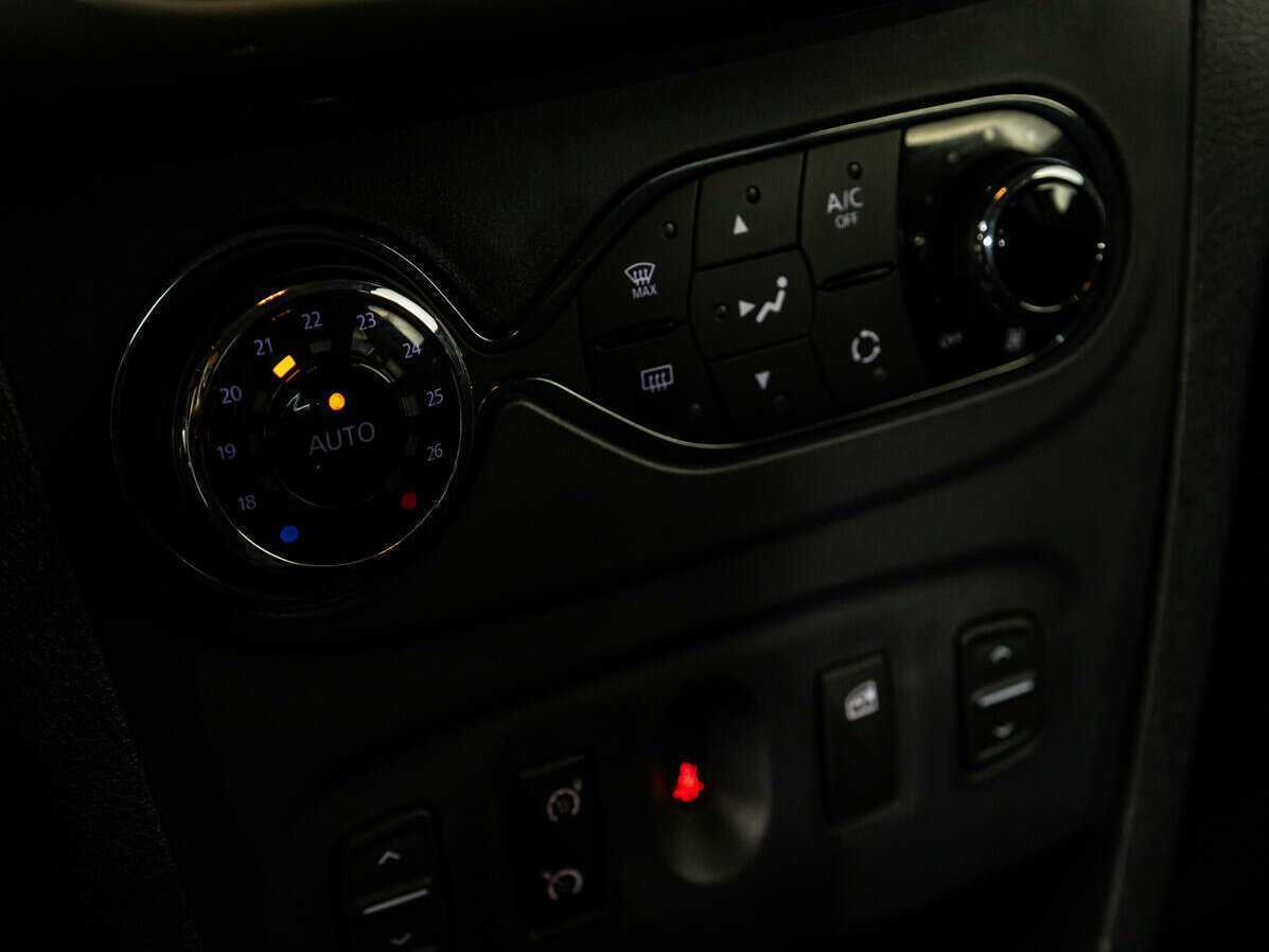 Renault Sandero б/у, 2017, Механическая. Фото: #12